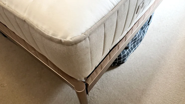 The corner of the Simba Natural Hybrid Escape mattress