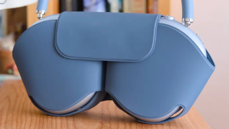 The blue Apple AirPods Max 2 in their case