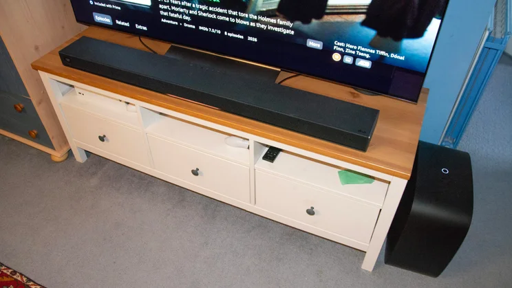 Top-down view of the LG Sound Suite H7 soundbar and W7 subwoofer