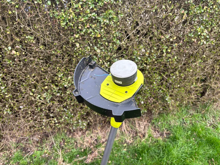 Ryobi RY18LT23A-0 grass trimmer - close-up of underside of trimmer head
