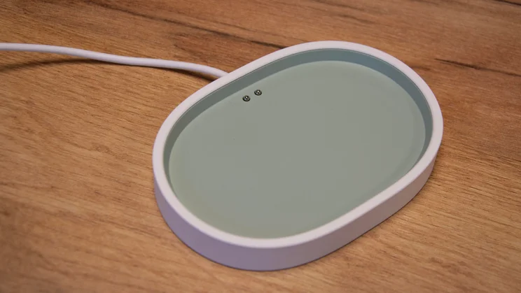 The charging base included with the white Sonos Play speaker