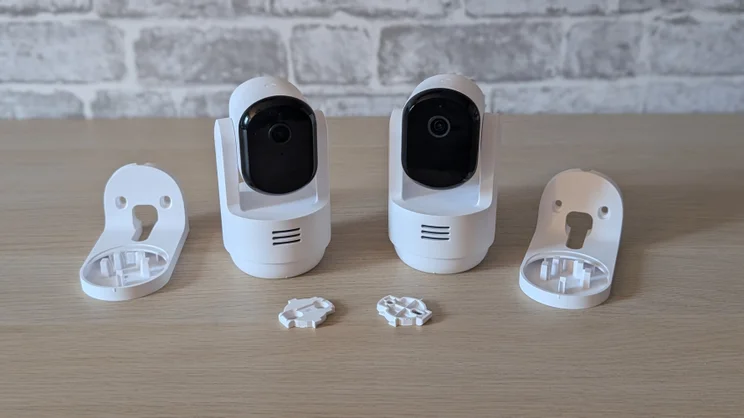 Box contents of the Arlo Essential 3 pan tilt security camera