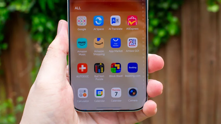 Honor 600 Pro app drawer on display