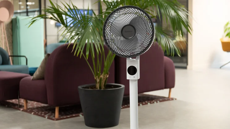 The Meaco Sefte Pro 10in Pedestal Fan at its full height in an office. The fan base is out of frame