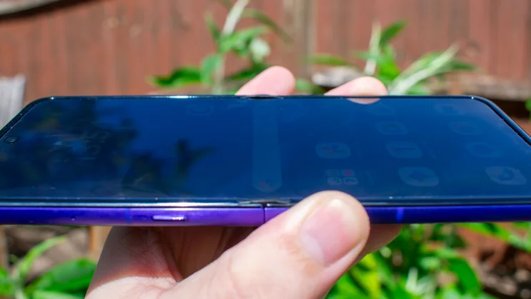 Motorola Razr 70 Ultra hinge crease