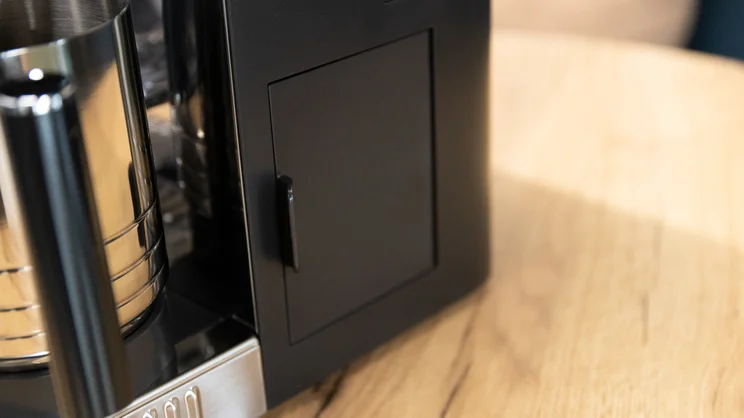 The Ninja Luxe Cafe Pro's basket compartment, closed
