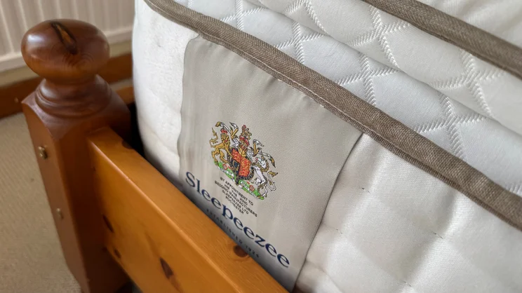 A closeup of the corner of the Sleepeezee Regency Kennington 4200 mattress, showing brand label