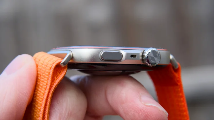 The right edge of the Huawei Watch Fit 5 Pro showing the button and crown in close up