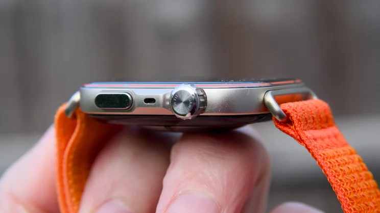 A close up of the crown and button on the right side of the Huawei Watch Fit 5 Pro