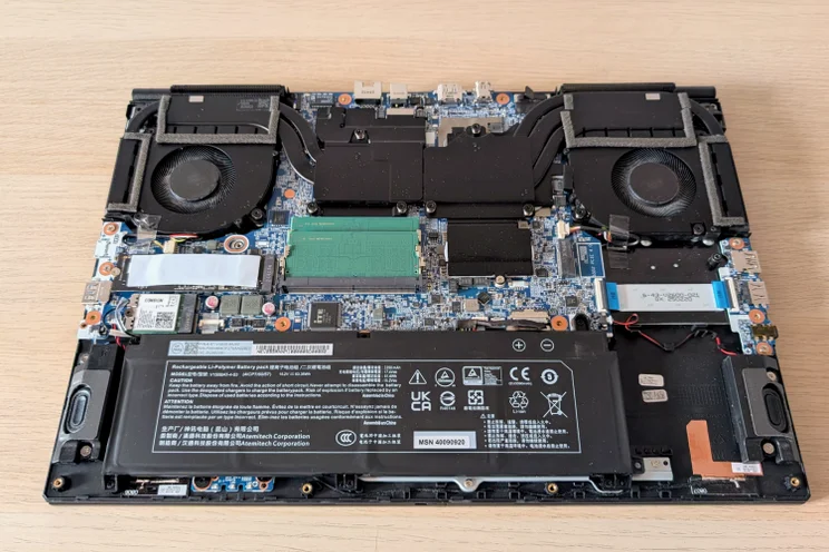 The Medion Deputy P1 pictured with the base removed