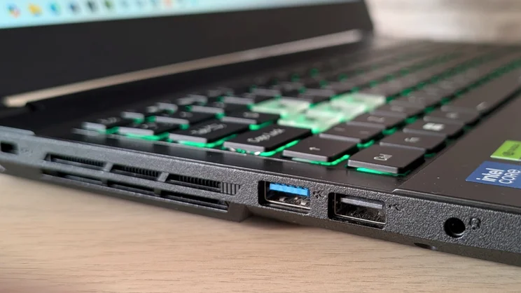 The Medion Deputy P1's left edge ports close up