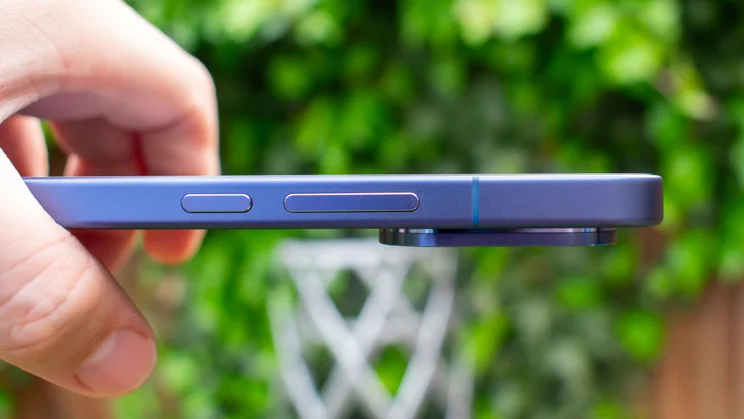Xiaomi 17T Pro power and volume buttons