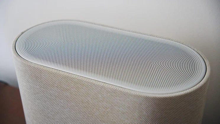 The top speaker grille on the Denon Home 400 wireless speaker