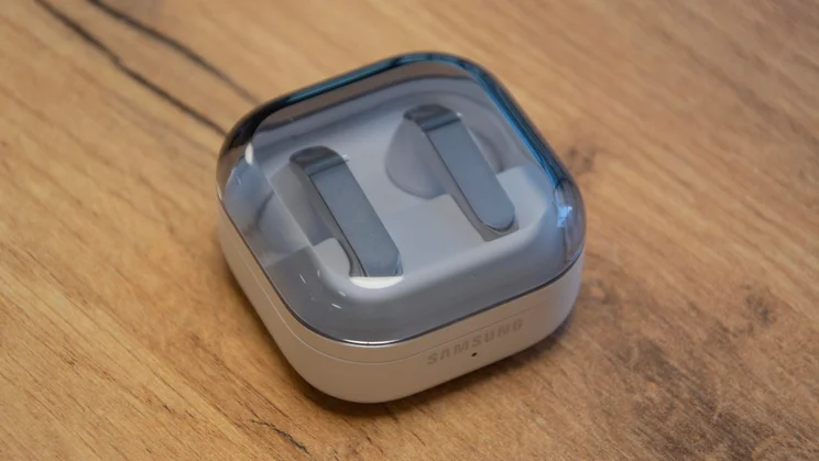 The charging case of the Samsung Galaxy Buds4 with the earbuds inside and lid closed