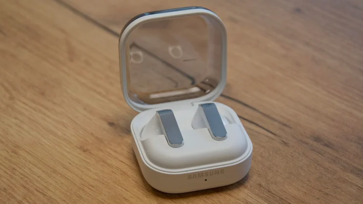 The charging case of the Samsung Galaxy Buds4 with the earbuds inside and the lid open
