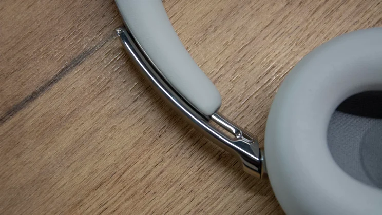 The hinge joining the headband of the Sony 1000X The Collexion over-ear headphones to the earcup
