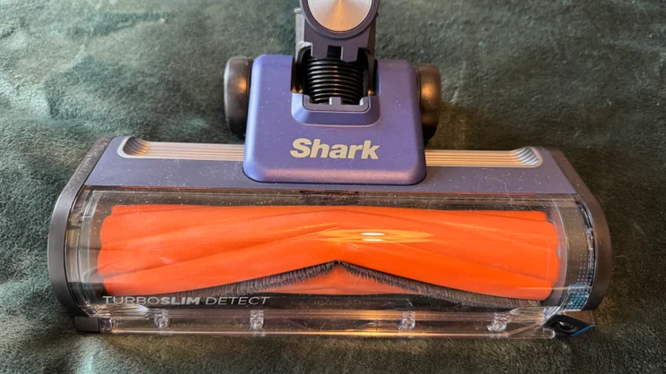 A close up picture of the Shark PowerDetect Speed Clean and Empty Pet Pro's motorised cleaning head