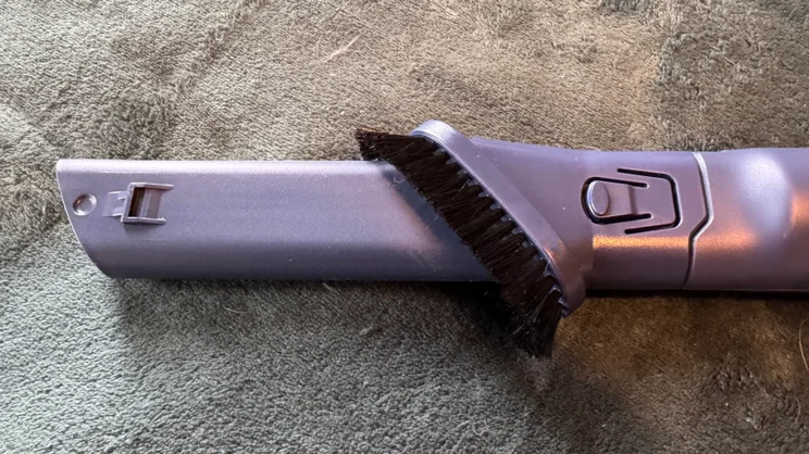 A picture of the Shark PowerDetect Speed Clean and Empty Pet Pro's crevice combo tool