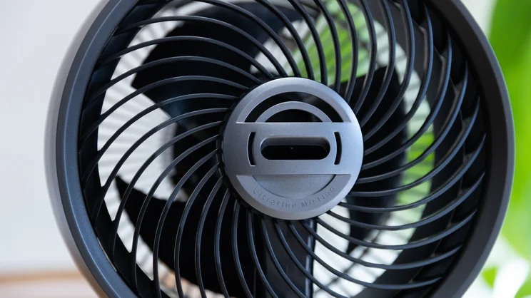 A closeup of the Dreo TurboCool Misting Fan 516S's fan