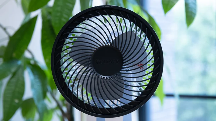 A front view of the Meaco Sefte 6in Air Circulator's fan head