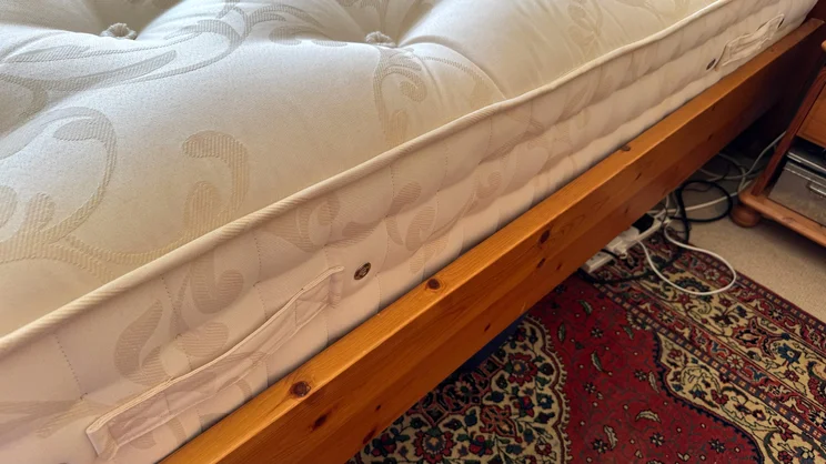 A closeup of the Odd Company Blenheim 1500 mattress' hand-stitched sides