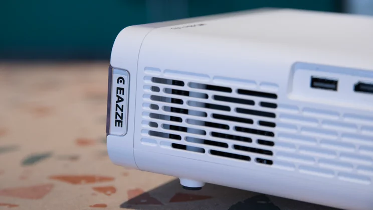 The Aurzen Eazze D1R pictured from the right side, close up on the Eazze logo