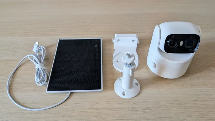 The EufyCam C37 with its box contents