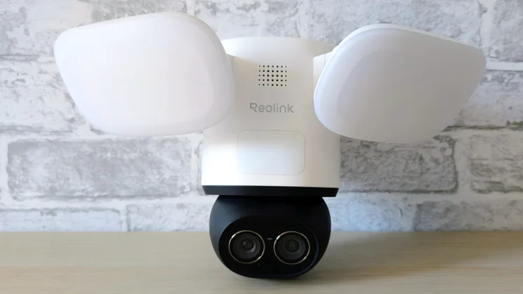 The Reolink TrackFlex pictured from the front