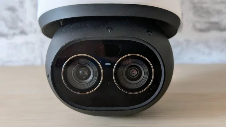 A close up of the Reolink TrackFlex camera unit
