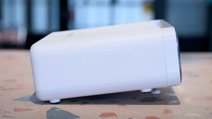 The right side of the Aurzen Eazze D1R projector
