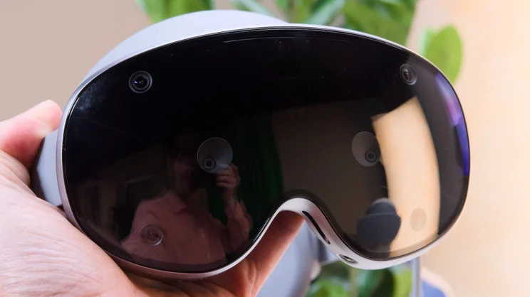 The visor of the Samsung Galaxy XR pictured from the front