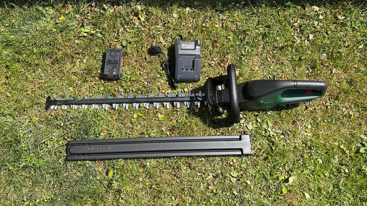 Bosch AdvancedHedgeCut 36V - box contents laid out on lawn