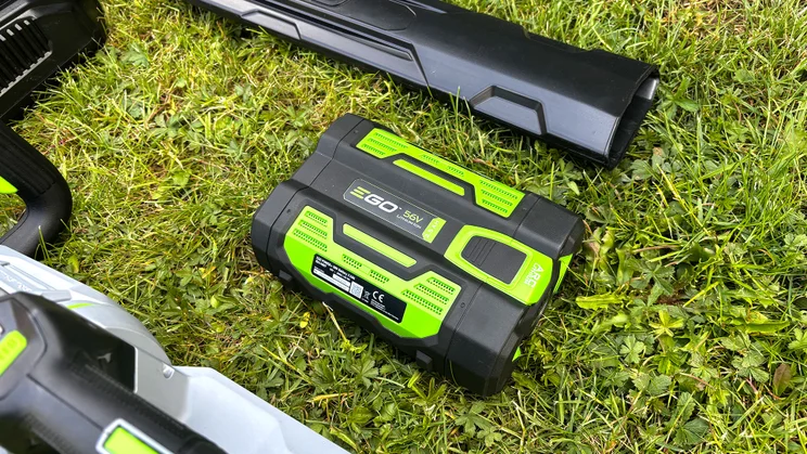 EGO HT5110E - close-up of battery