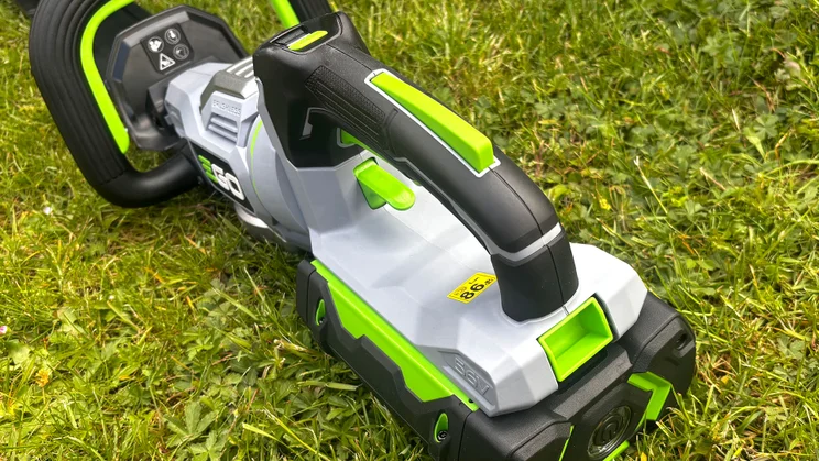 EGO HT5110E - close-up of rear handle