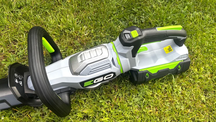 EGO HT5110E - close-up of handle