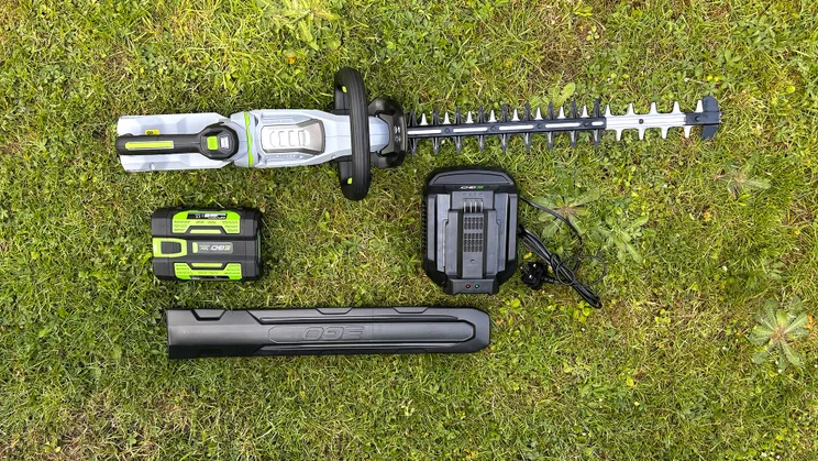 EGO HT5110E - box contents arranged on grass