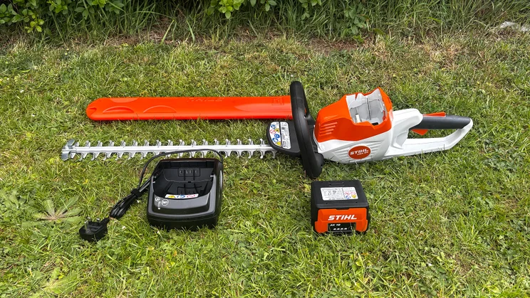 Stihl HSA 50 hedge trimmer - wide shot of package contents