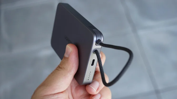 The built-in USB-C cable stored in the UGreen MagFlow Air (10,000mAh)