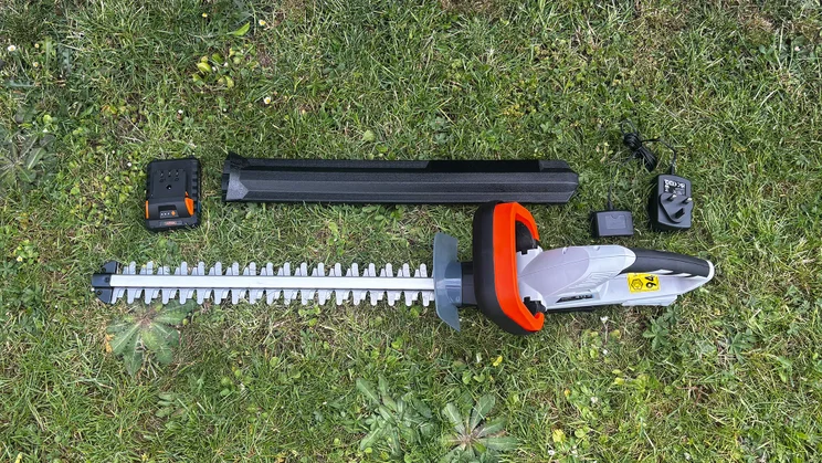 VonHaus G-Series 40V hedge trimmer, dismantled and arrayed on grass