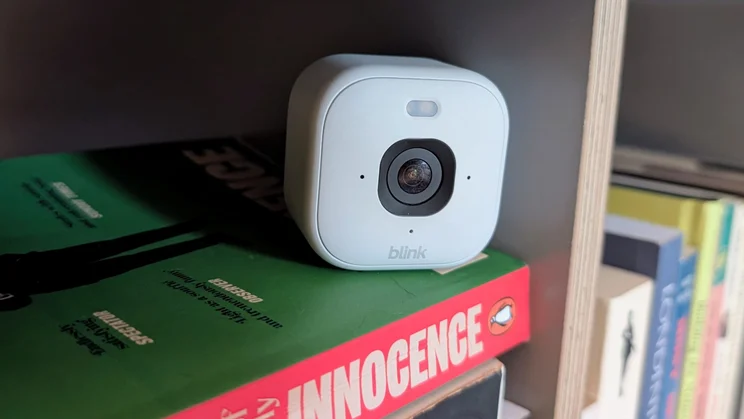 Blink Mini 2K Plus - camera without mounting arm propped on books