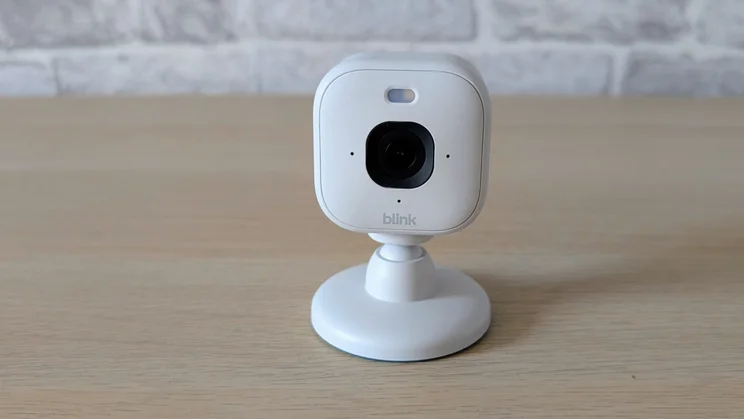 Blink Mini 2K Plus review - single camera on mounting arm