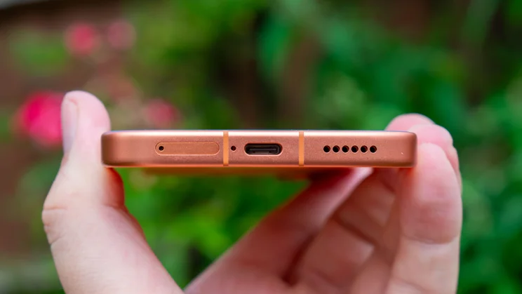 Honor 600 charging port