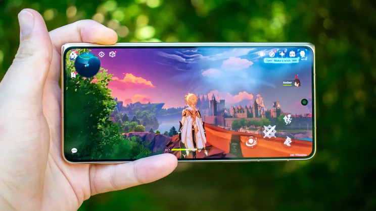 Honor Magic V6 folded in hand, mobile game on the display