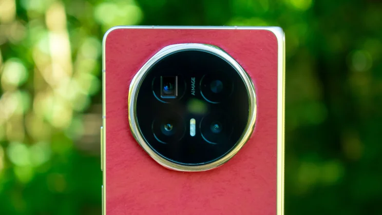 Honor Magic V6 rear cameras