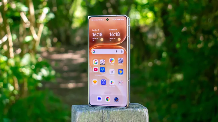 Honor Magic V6 folded, front view