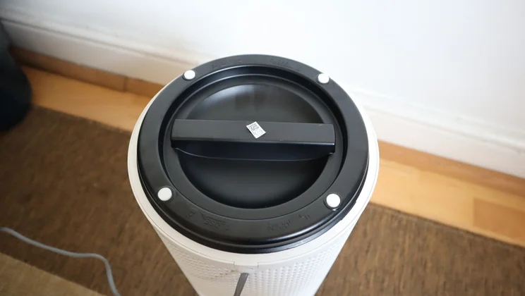 Coway Airmega 100 - close-up of filter lid
