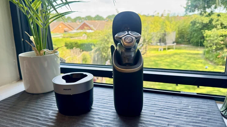 Philips i9000 Prestige Ultra - shaver in cleaning case on window sill