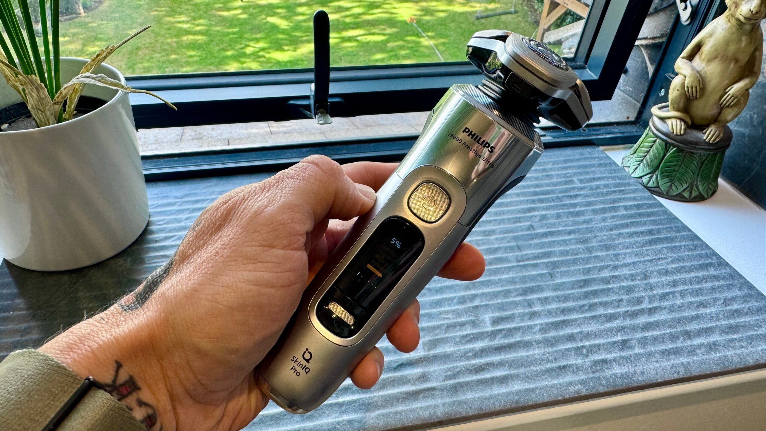 Philips i9000 Prestige Ultra review: An ultra-close shave but you pay for the gadgets