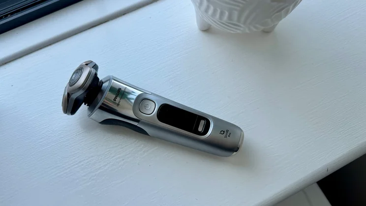 Philips i9000 Prestige Ultra - wide shot of shaver on window sill