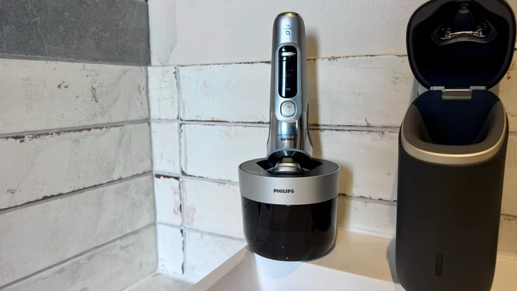 Philips i9000 Prestige Ultra - shaver in charging dock on sink edge